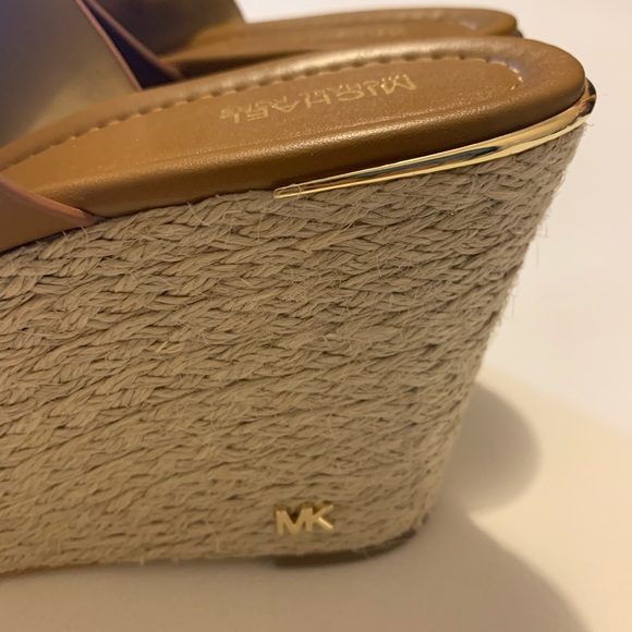 NWOB Michael Kors Cunningham Brown Wedges - Picture 6 of 9
